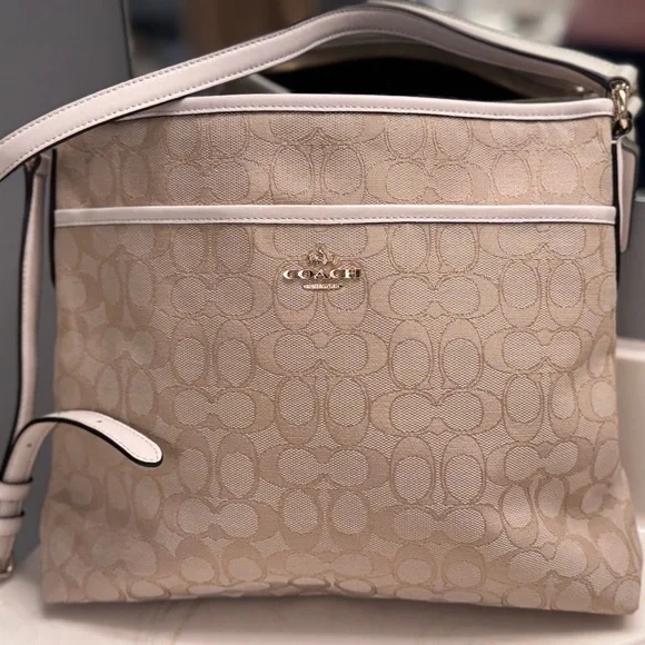 Coach Signature crossbody File Bag - New Without Tags - 13" x 10.5" - Picture 13 of 13